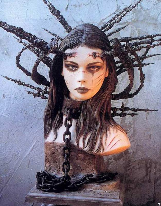 122 By Luis Royo